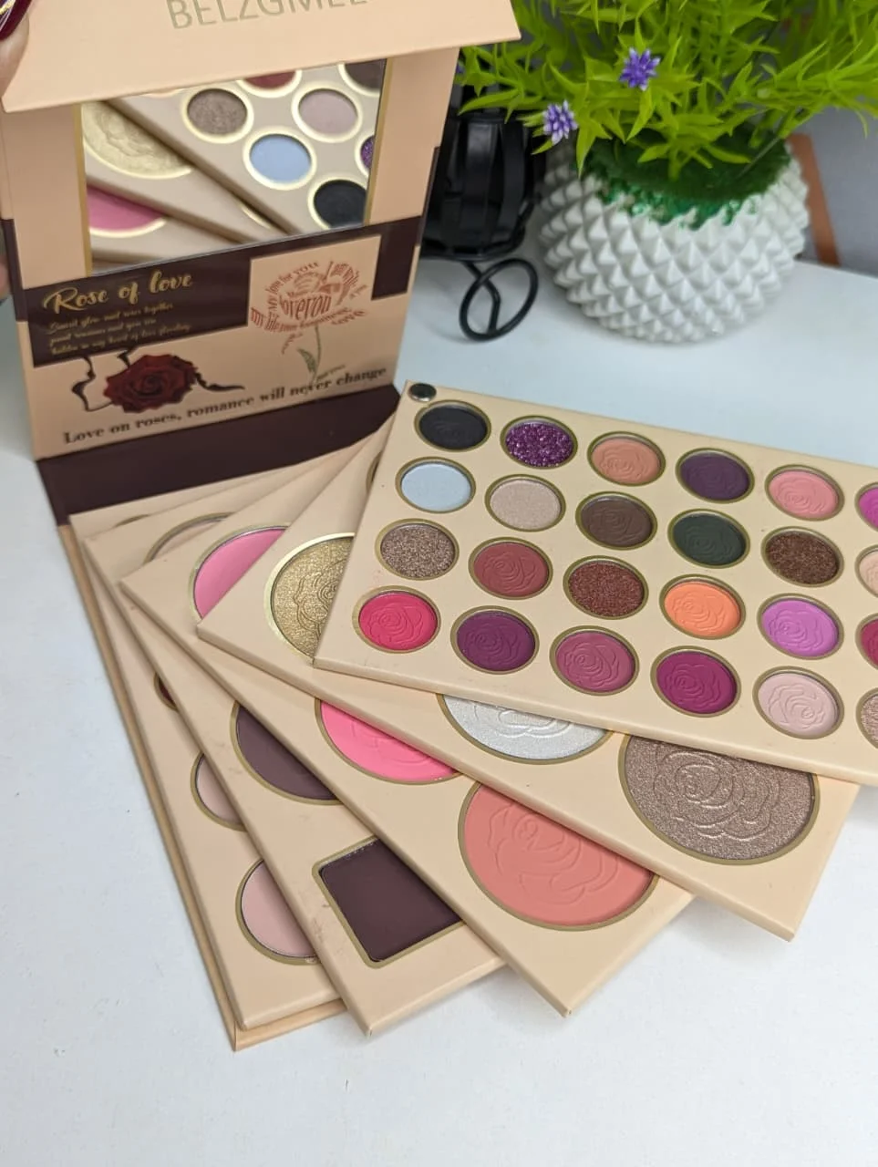 BELZGMEE Book-Shaped Eyeshadow Palette - Image 7