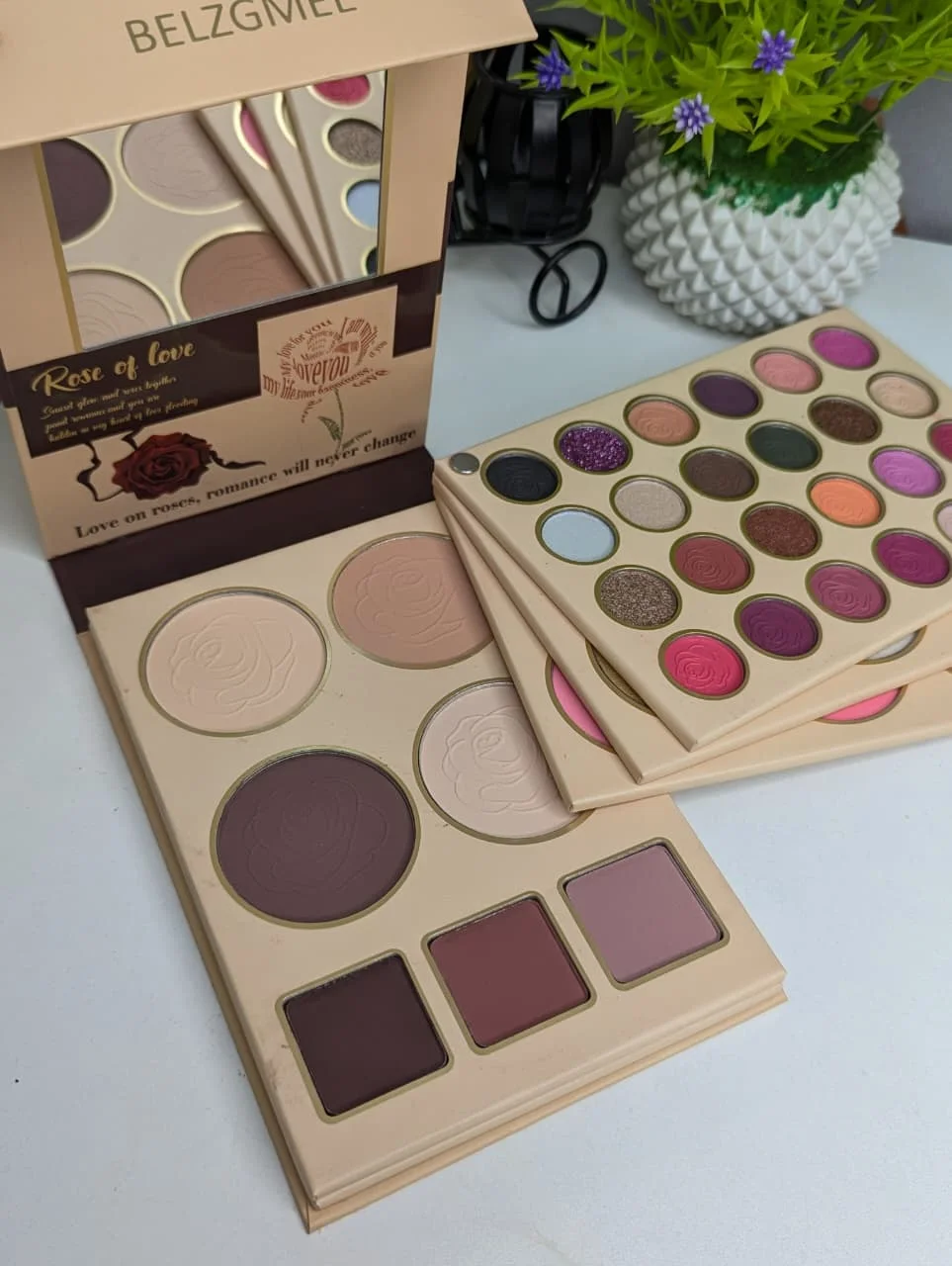 BELZGMEE Book-Shaped Eyeshadow Palette - Image 6