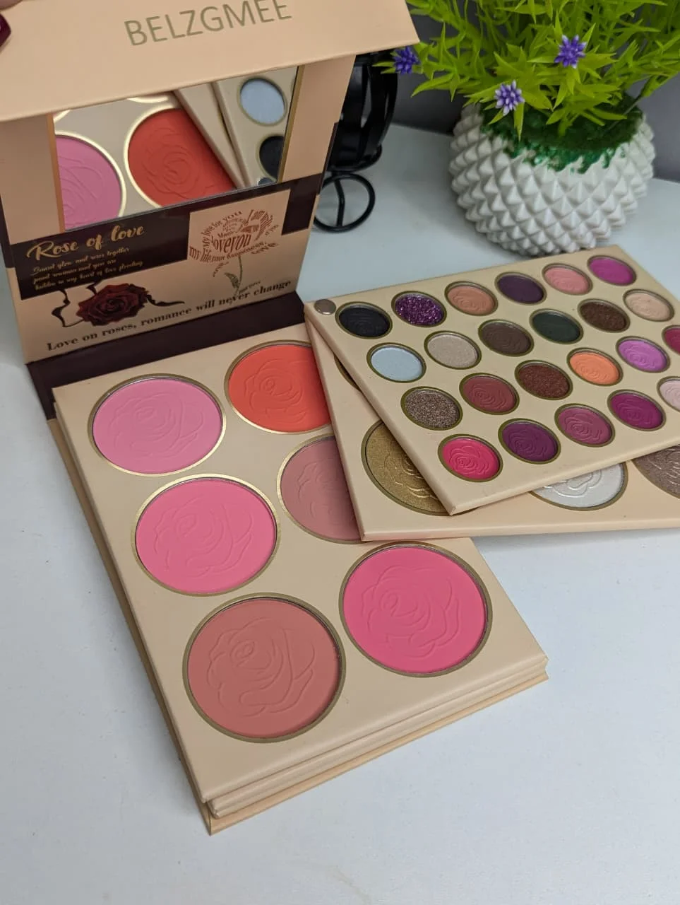 BELZGMEE Book-Shaped Eyeshadow Palette - Image 4